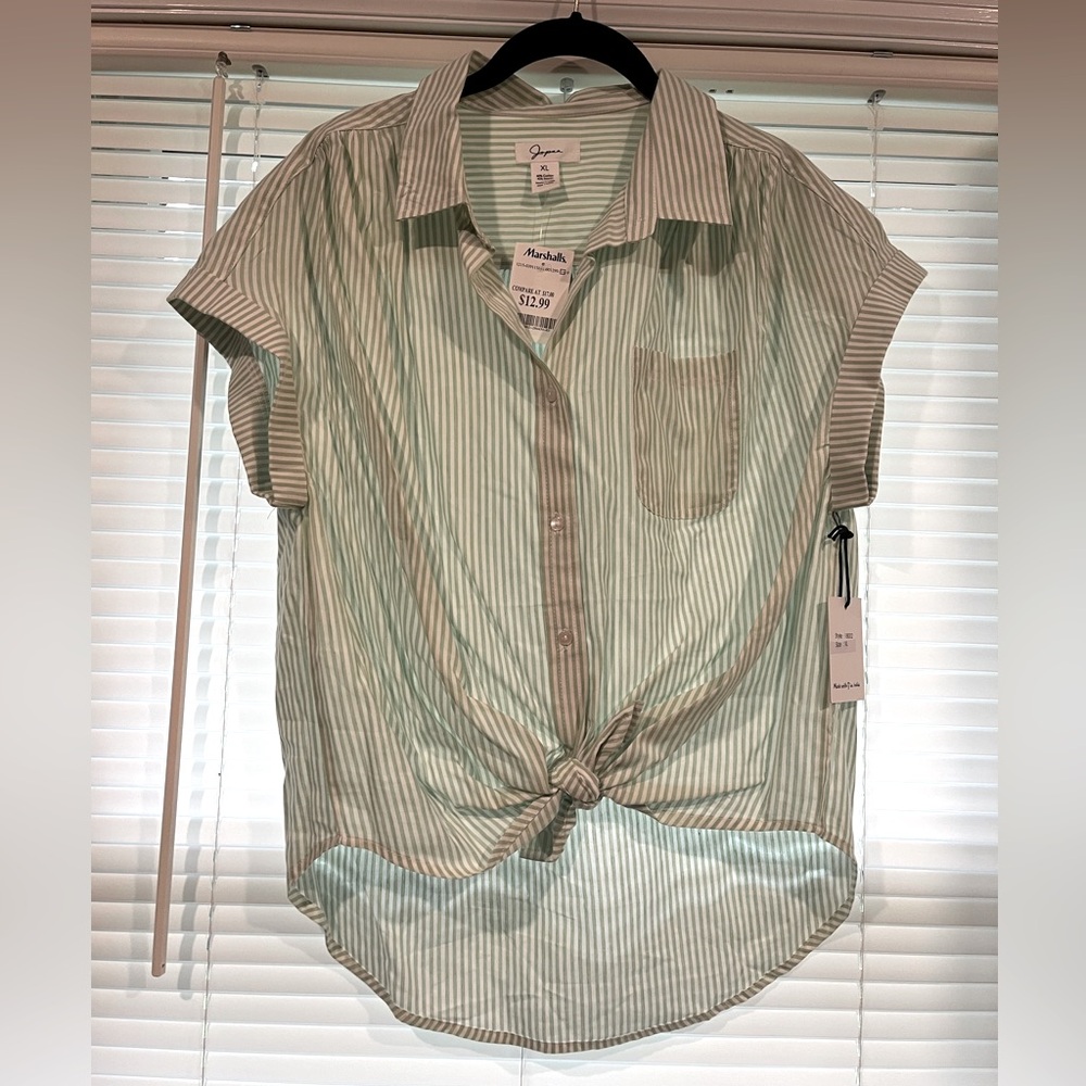 NWT Stripped short sleeve tie front button down.